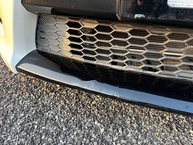 フェンダー割れあり